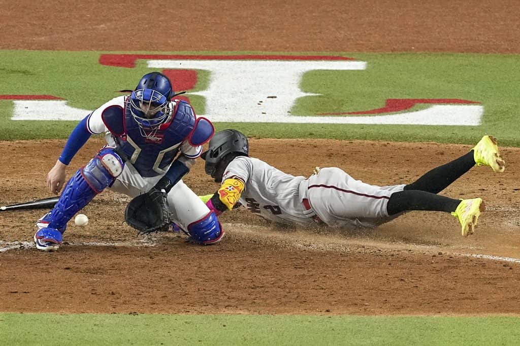 How do the home-field advantages affect the Rangers vs Diamondbacks?